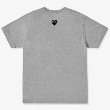 【PLAY COMME des GARCONS】T-SHIRT RED EMBLEM BACK BLACK HEART【GRY】